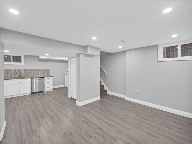 Building Photo - 401 Bunting Rd