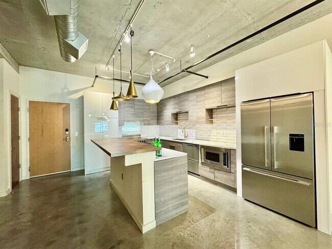 Foto del edificio - 1212 E Whiting St