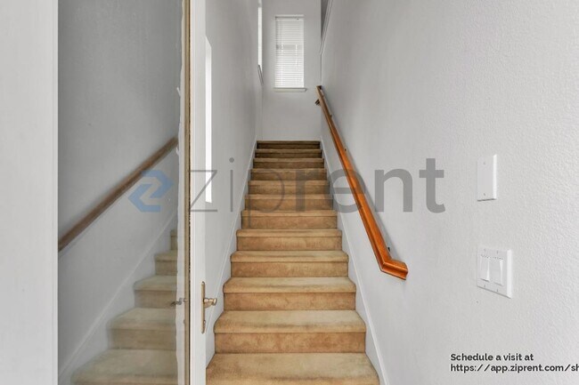 Foto del edificio - 444 E Poplar St