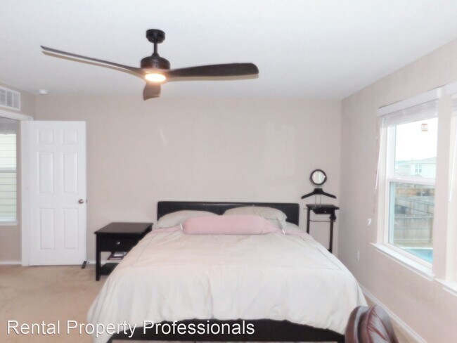 Foto del edificio - 4 br, 3 bath House - 12027 Silver Heights