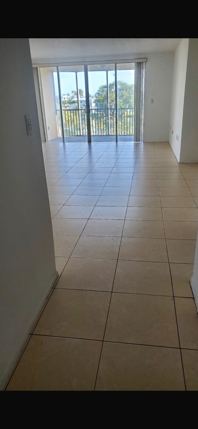 Foto del edificio - 1750 NE 191st St