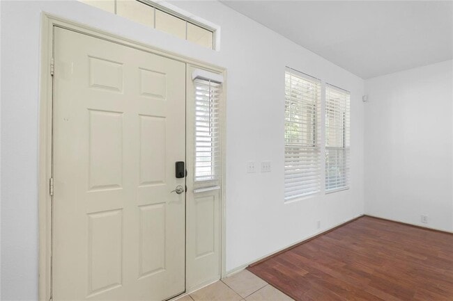 Building Photo - 16851 Mammoth Springs Dr