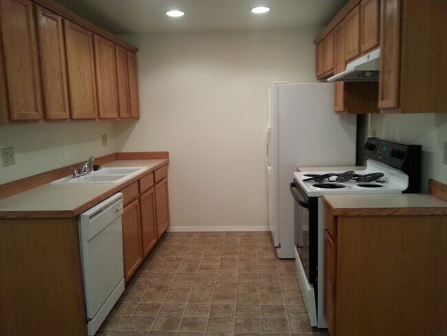 Building Photo - 1352br
