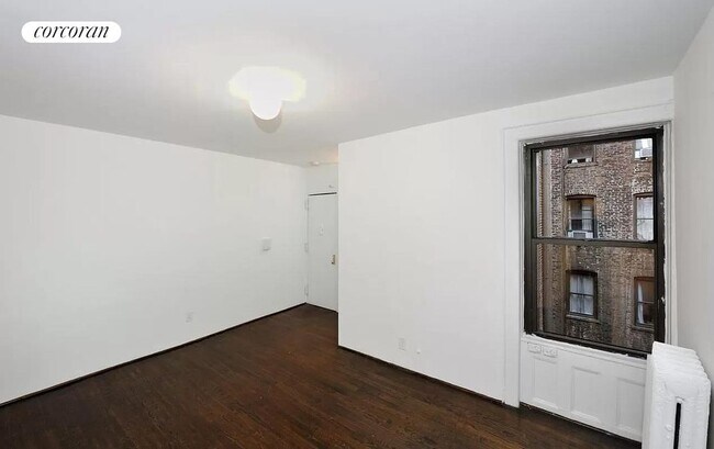 Building Photo - 240 W 15th St