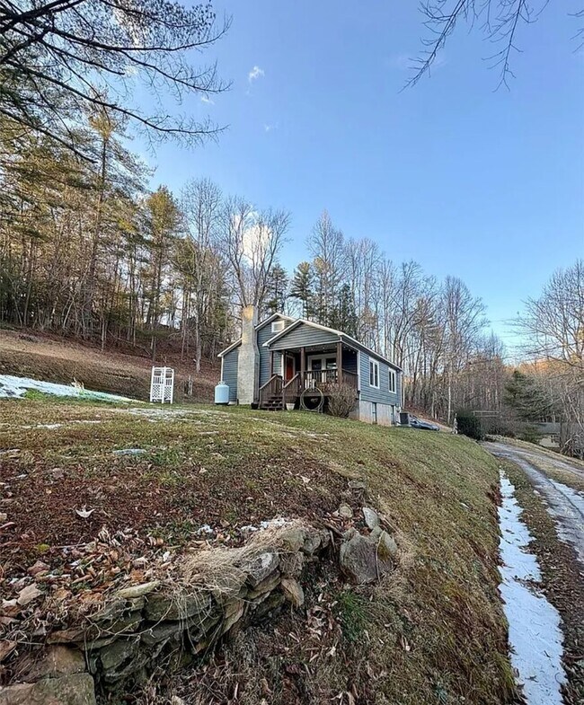 Foto del edificio - 2050 Blowing Rock Blvd