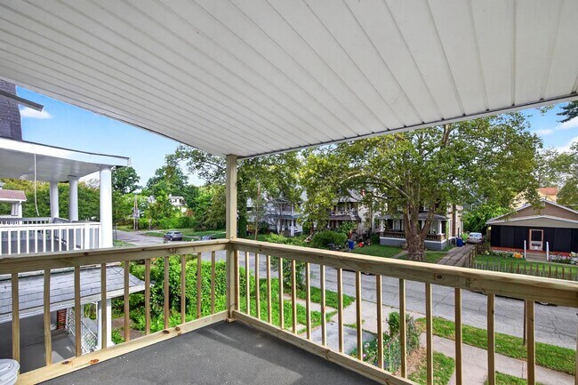 Foto del edificio - 13608 Earlwood Rd