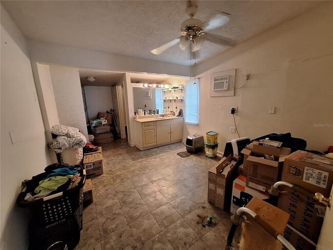 Foto del edificio - 21528 Kenyon Ave