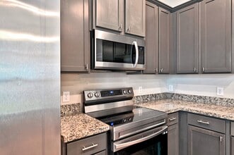 Building Photo - 11552 Persimmon St