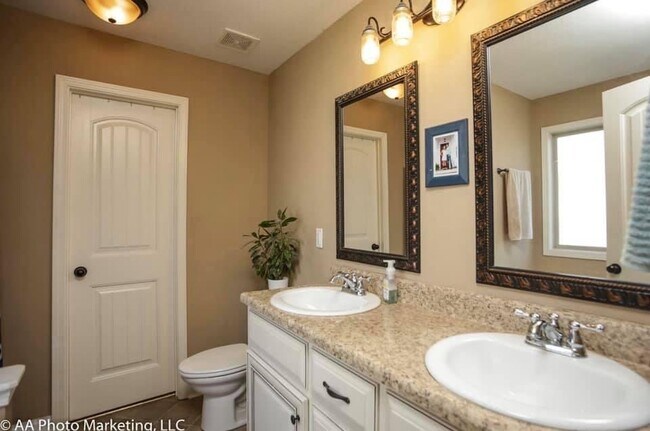 Foto del edificio - Charming 3 Bed, 2 Bath in Perry Home with 1232 Sq Ft - Move-In Ready!