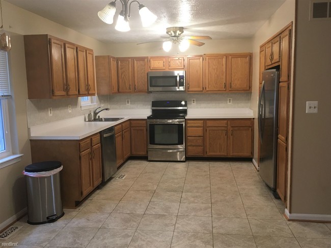 Building Photo - 3 br, 2.5 bath House - 1014 Sundown Rd