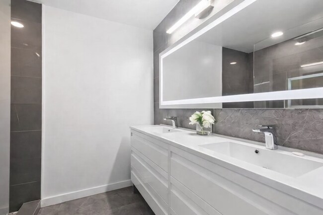 Baño principal - 2008 SW 102nd Ter