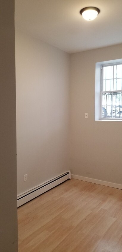 Foto principal - 1575 E New York Ave