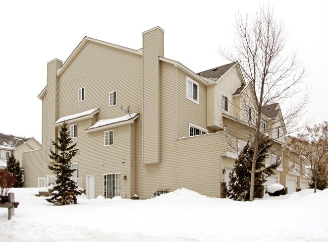Foto principal - 360-374 Brickyard Dr