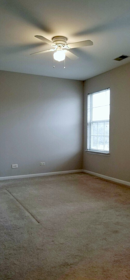 Building Photo - 1665 Carlemont Dr