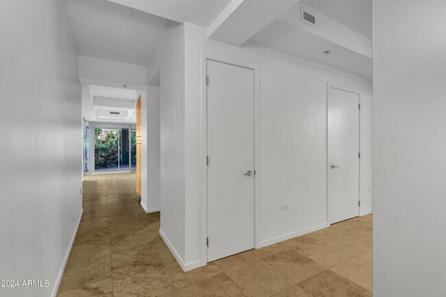 Building Photo - 7127 E Rancho Vista Dr