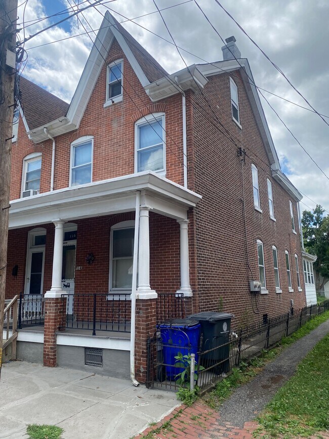 Building Photo - 114 Chestnut St