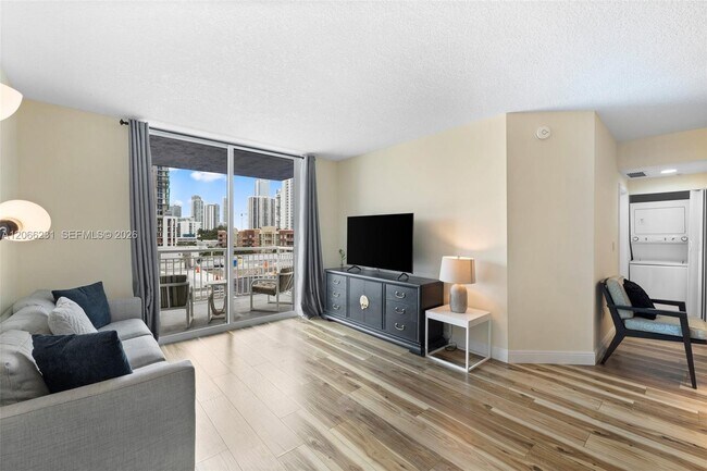 Foto del edificio - 275 NE 18th St