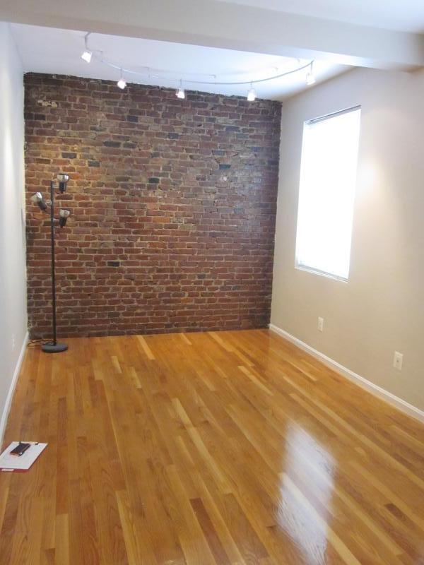 Building Photo - 202 W 9th St