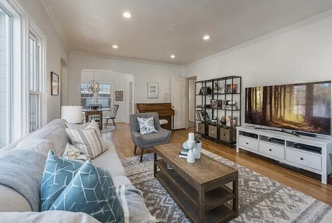 Foto del edificio - 1684 Browning Ave