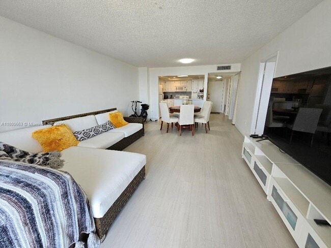 Building Photo - 18031 Biscayne Blvd