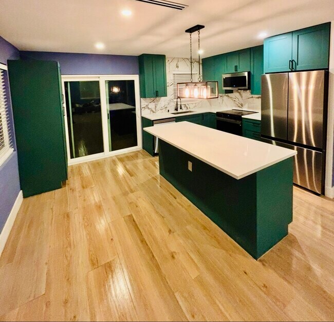 Foto del edificio - 1709 SW 24th St