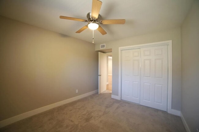 Building Photo - 4722 S Taylor Dr