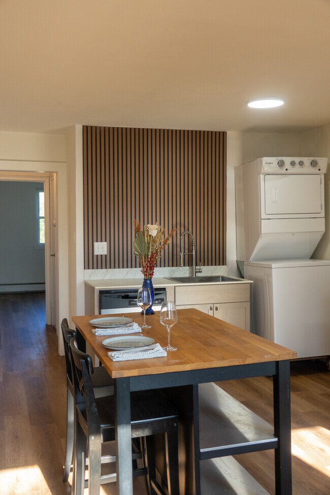 Lavadora y secadora de tamaño completo - Tremaine Place