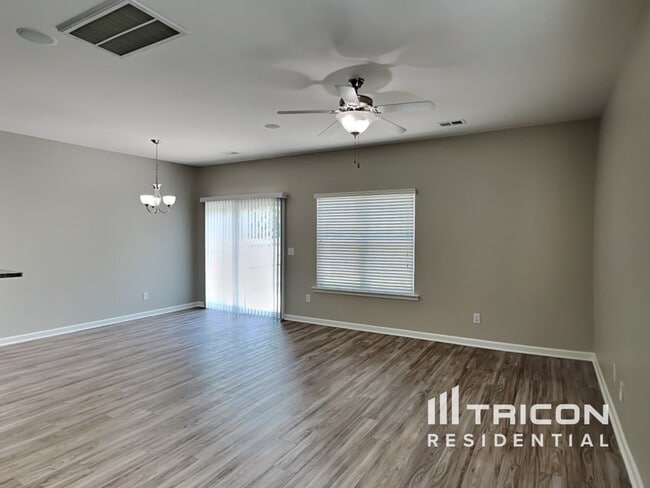 Building Photo - 364 Eastfair Dr