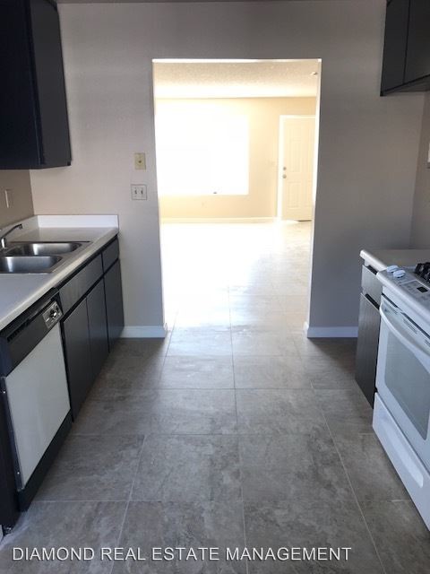 Foto del edificio - 9405 Thistlewood Ct