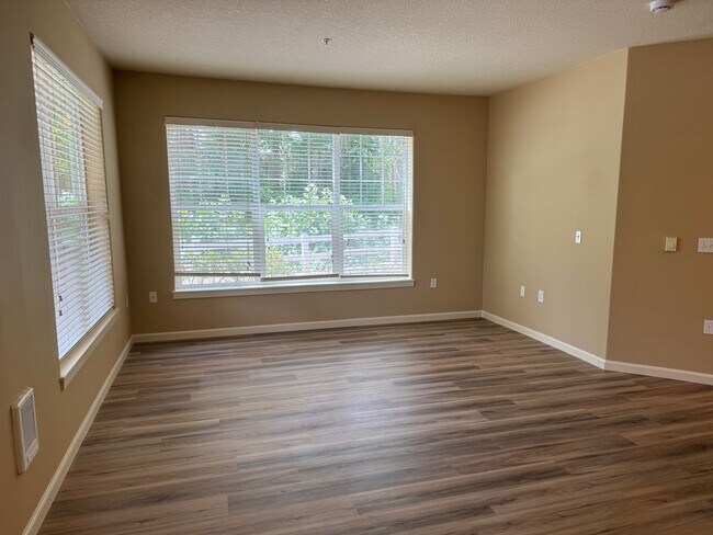 Foto del edificio - Beautiful 1br Condo in Sherwood. End unit ...