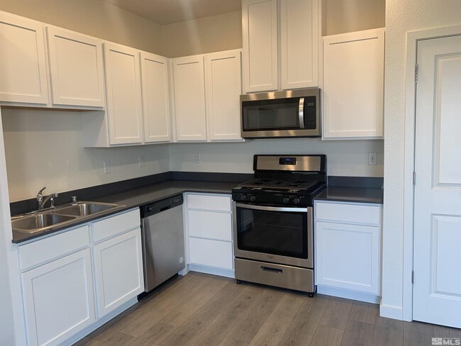 Building Photo - 8839 Wolf Moon Dr