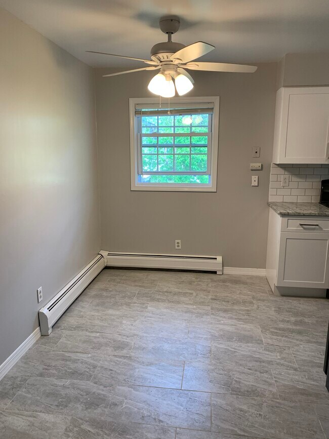 Foto del edificio - 457 W Clarkstown Rd