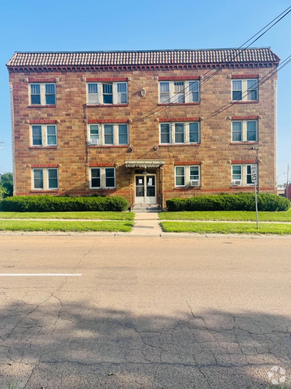 Apartments For Rent in Adams, NE with Hardwood Floors 2 Rentals