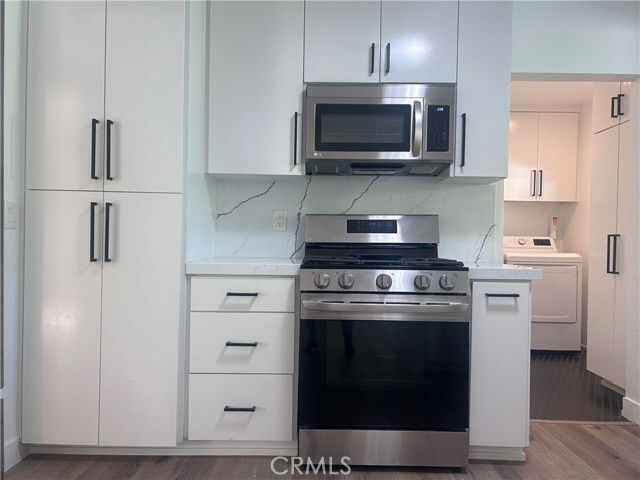 Building Photo - 22315 Kittridge St