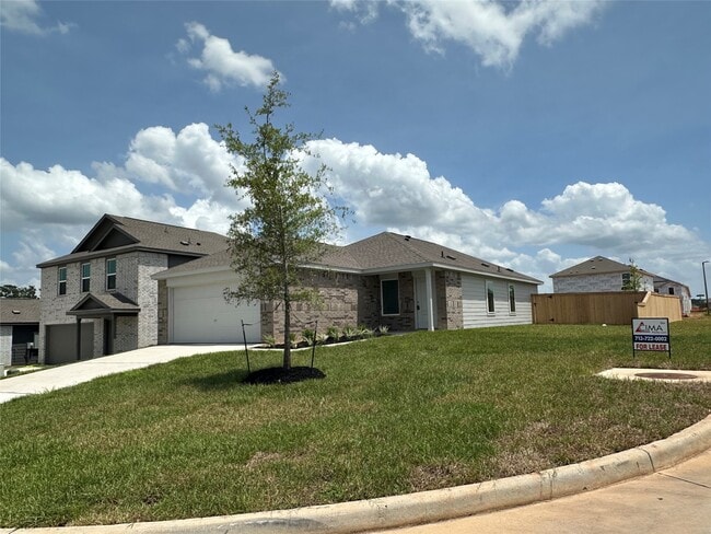Building Photo - 15131 Willowater Dr