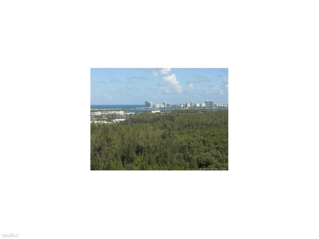 Foto del edificio - 14951 Royal Oaks Ln