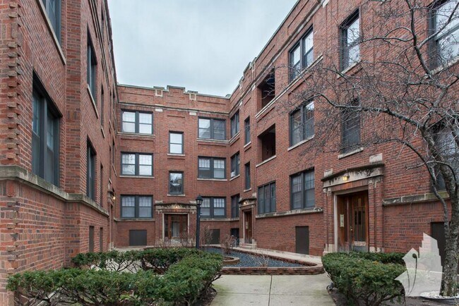 Building Photo - 652 W Cornelia Ave
