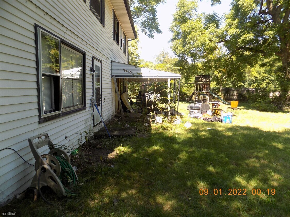 Foto del edificio - 3 br, 1 bath Duplex - 1919 Eagle Ct
