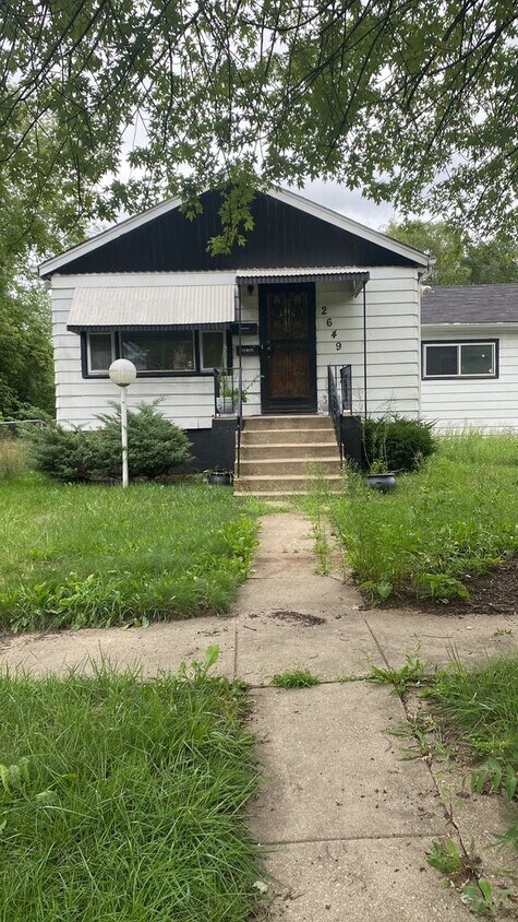 Foto principal - 3 Bed 1 Bath Single Family Home in Gary!