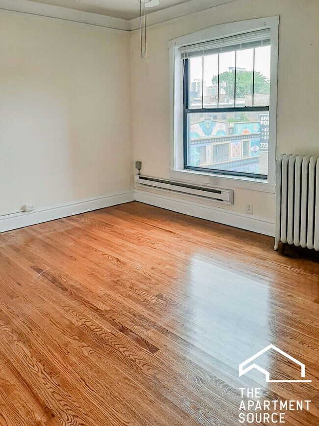 Building Photo - 2876 N Clark St