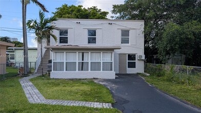 Building Photo - 708 NE 4th St