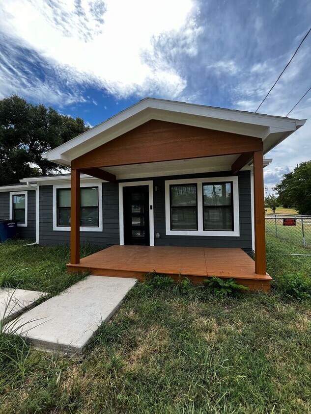 Foto principal - 5519 Arlington Park Dr