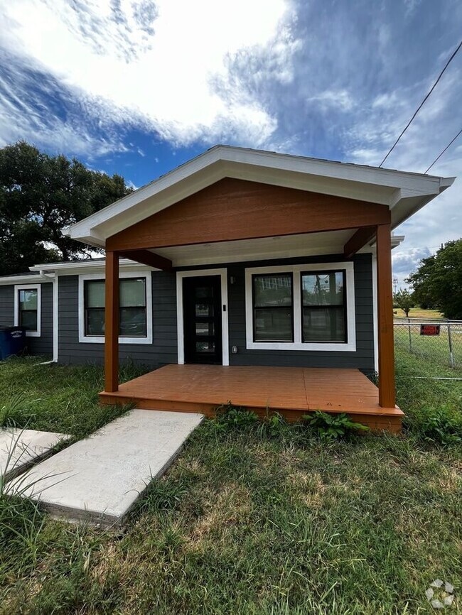 Building Photo - 5519 Arlington Park Dr