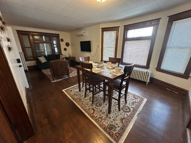 Foto del edificio - 888 Sherburne Ave