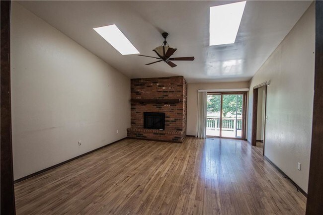 Building Photo - 14 Meadowbrook Cir