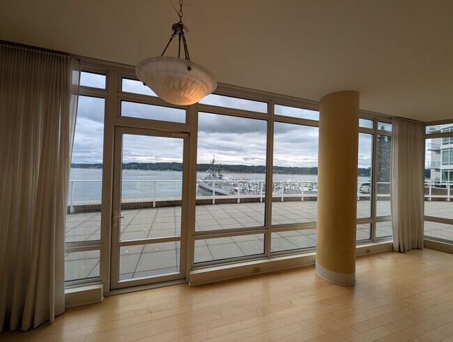 Foto del edificio - Commuter Delight, Walking Distance to Brem...