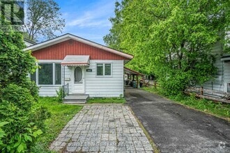 Building Photo - 628 Hochelaga St