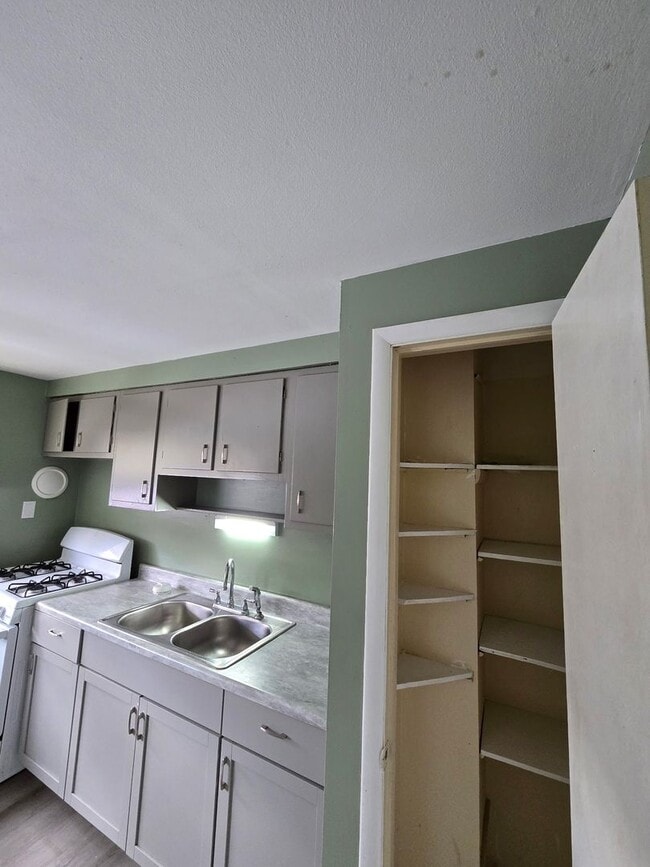 Building Photo - 110-118 Milburn Dr