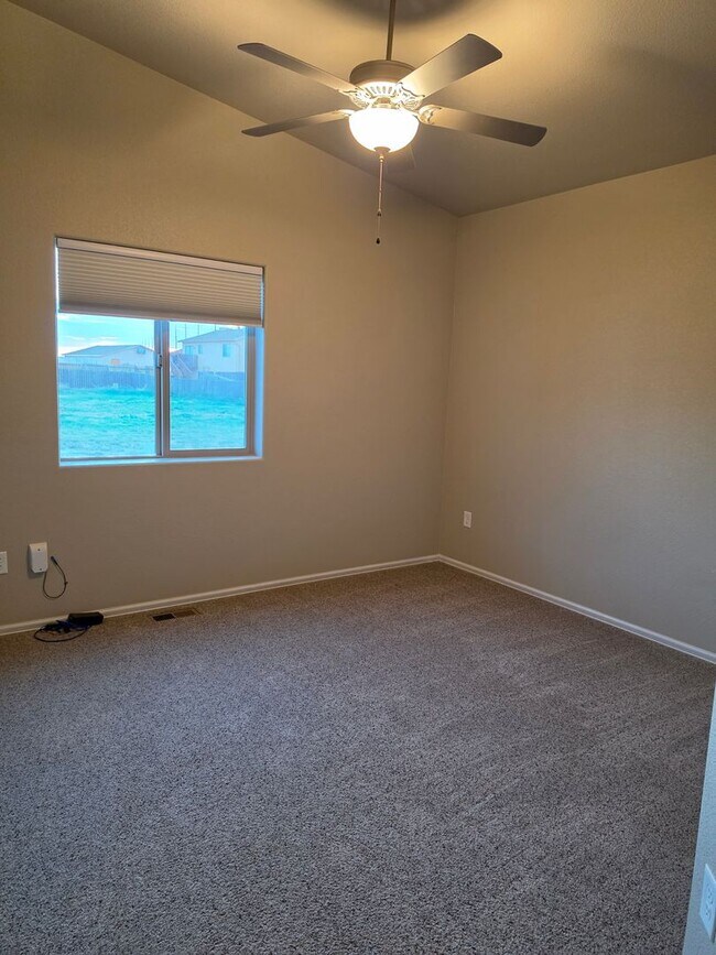 Foto del edificio - 1058 E Ranch Dr