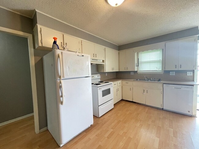 Building Photo - 5408 S Hutchinson Ct